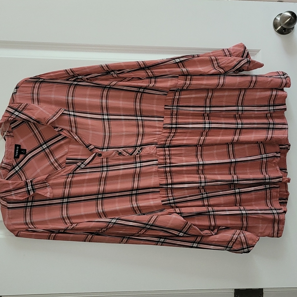 Torrid 4x pelplum top